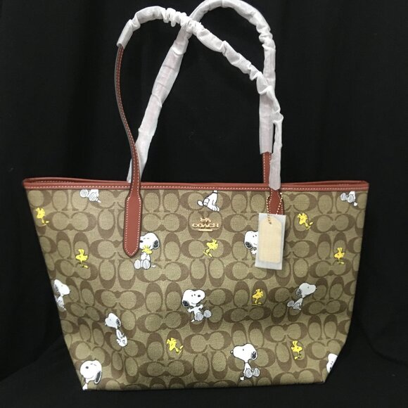 NWT COACH Peanuts Snoopy Tote bag! - Picture 2 of 12
